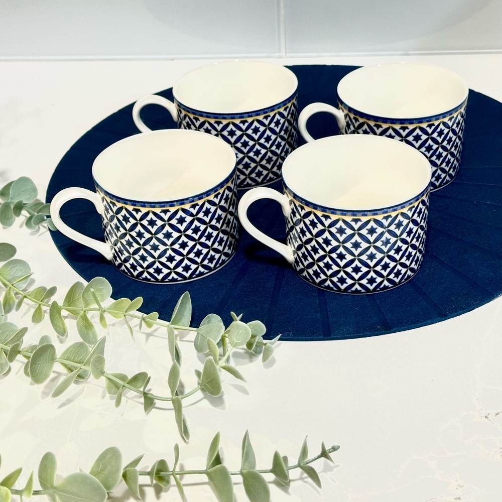 Victoria Beale 4 Tea Cups White & Blue Williamsburg 9026 Fine Porcelain Retired